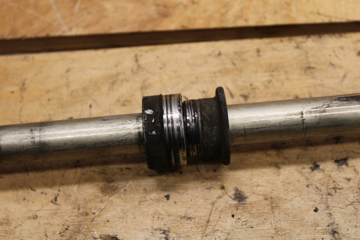07-12 SUZUKI BANDIT 650S REAR AXLE BACK WHEEL RIM PIVOT BOLT AXEL BB328