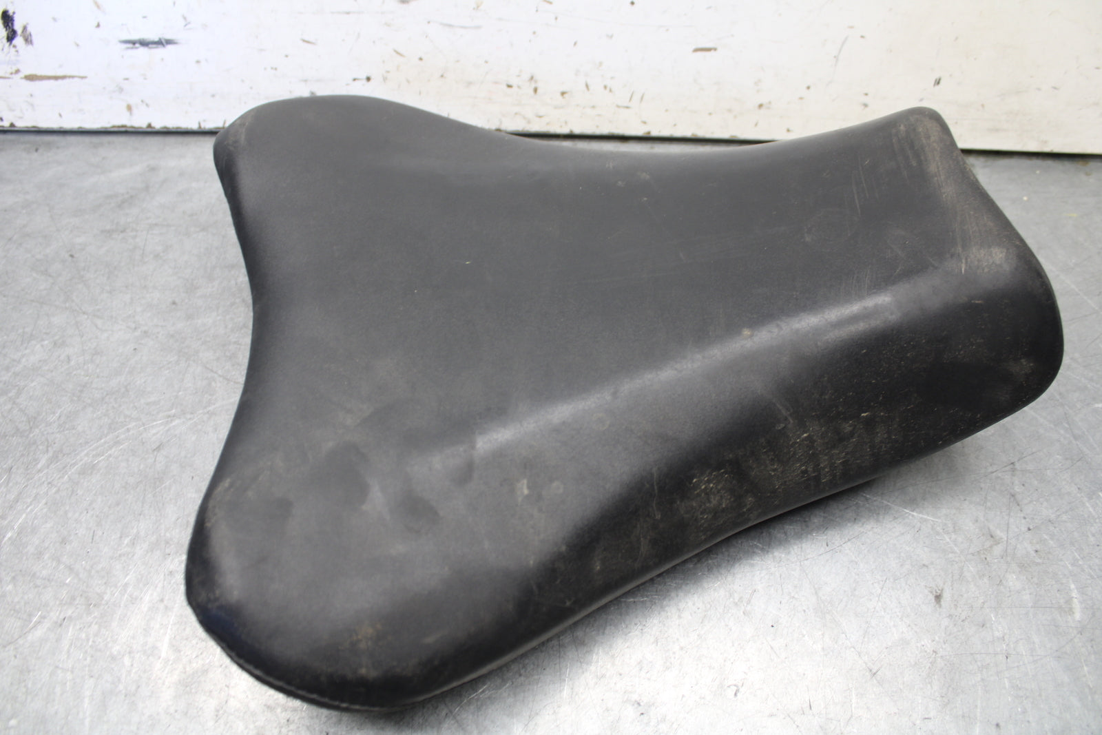 05-06 SUZUKI GSXR1000 FRONT DRIVERS SEAT PAD SADDLE 45100-41G01-6BY BB663