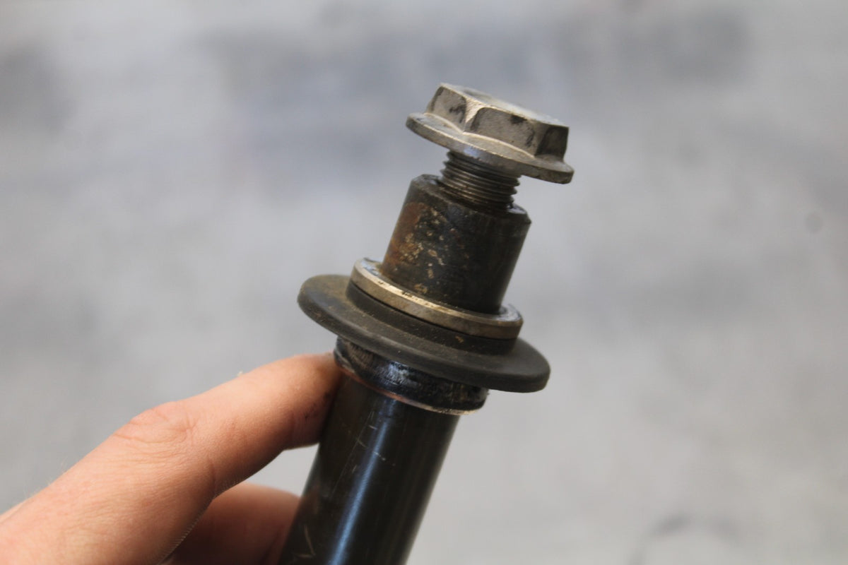 03-04 YAMAHA YZF R6 FRONT WHEEL RIM AXLE PIVOT BOLT BB890