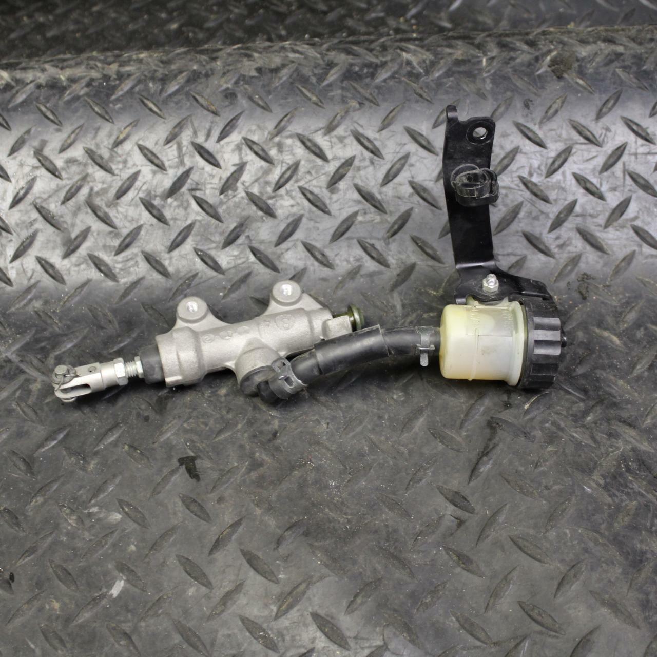 08-16 YAMAHA YZF R6 R6R 2C0 REAR BACK BRAKE MASTER CYLINDER W RESERVOIR BB178