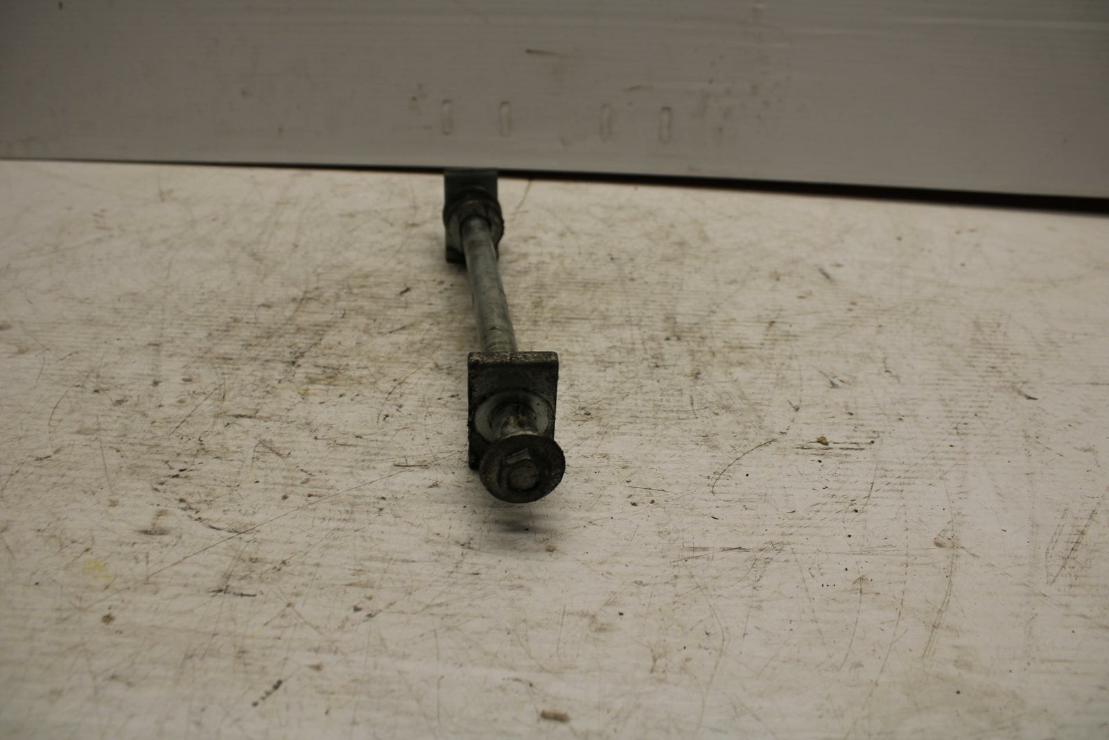 90-07 KAWASAKI ZZR 250 REAR AXLE BACK WHEEL RIM PIVOT BOLT AXEL BB298