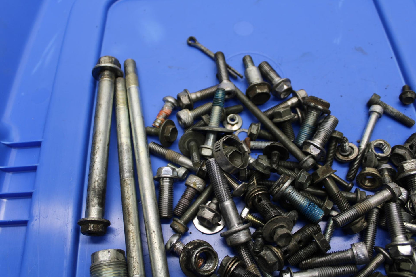 2001 Suzuki GSXR600  BOLTS HARDWARE MISCELLANEOUS SCREWS BB59