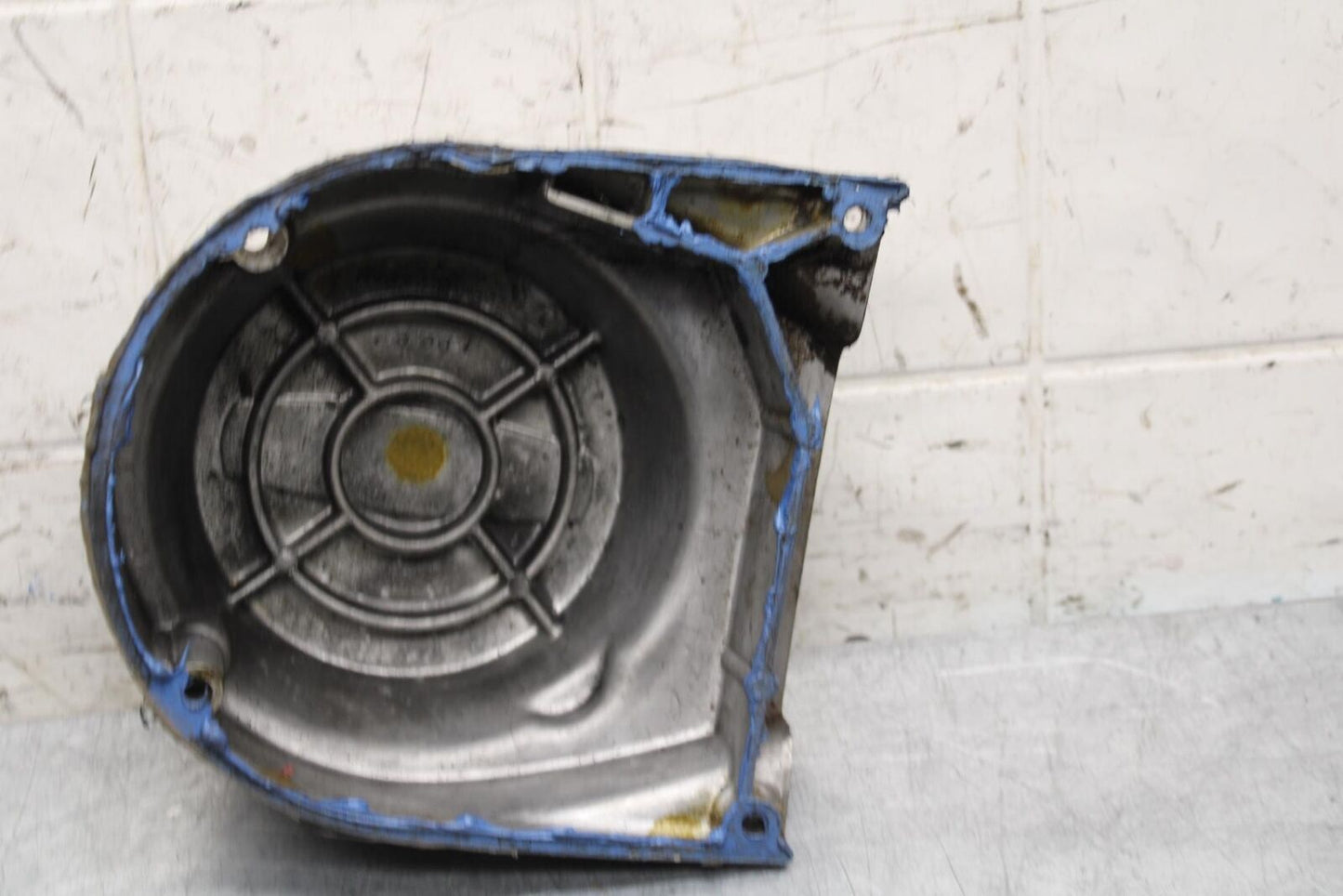 75 SUZUKI GT 550 STATOR MAGNETO ALTERNATOR GENERATOR COVER BB67
