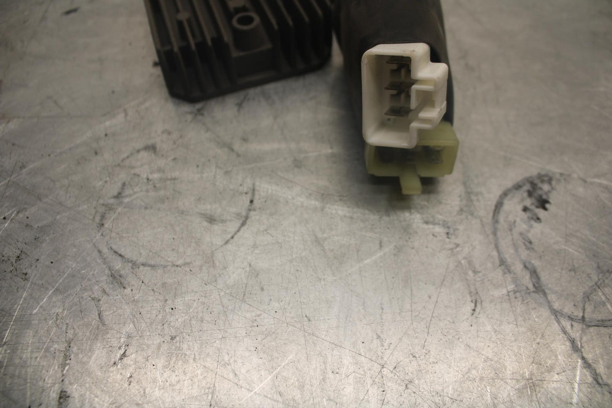 00-01 HONDA RC51 RVT1000R SP1 RECTIFIER VOLTAGE REGULATOR BB461