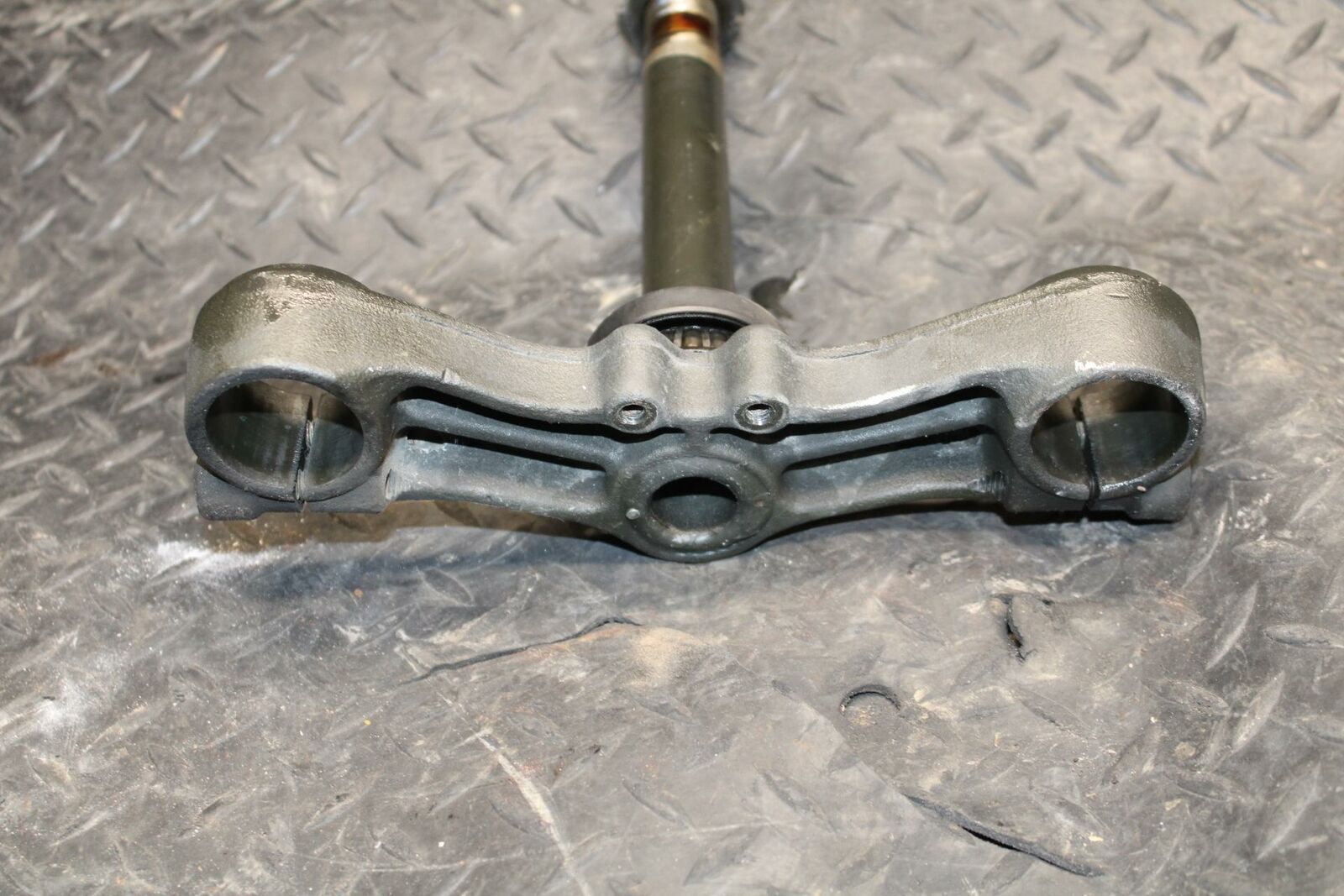 86 SUZUKI GS750ES FRONT FORKS CLAMP LOWER TRIPLE TREE STEM BB233