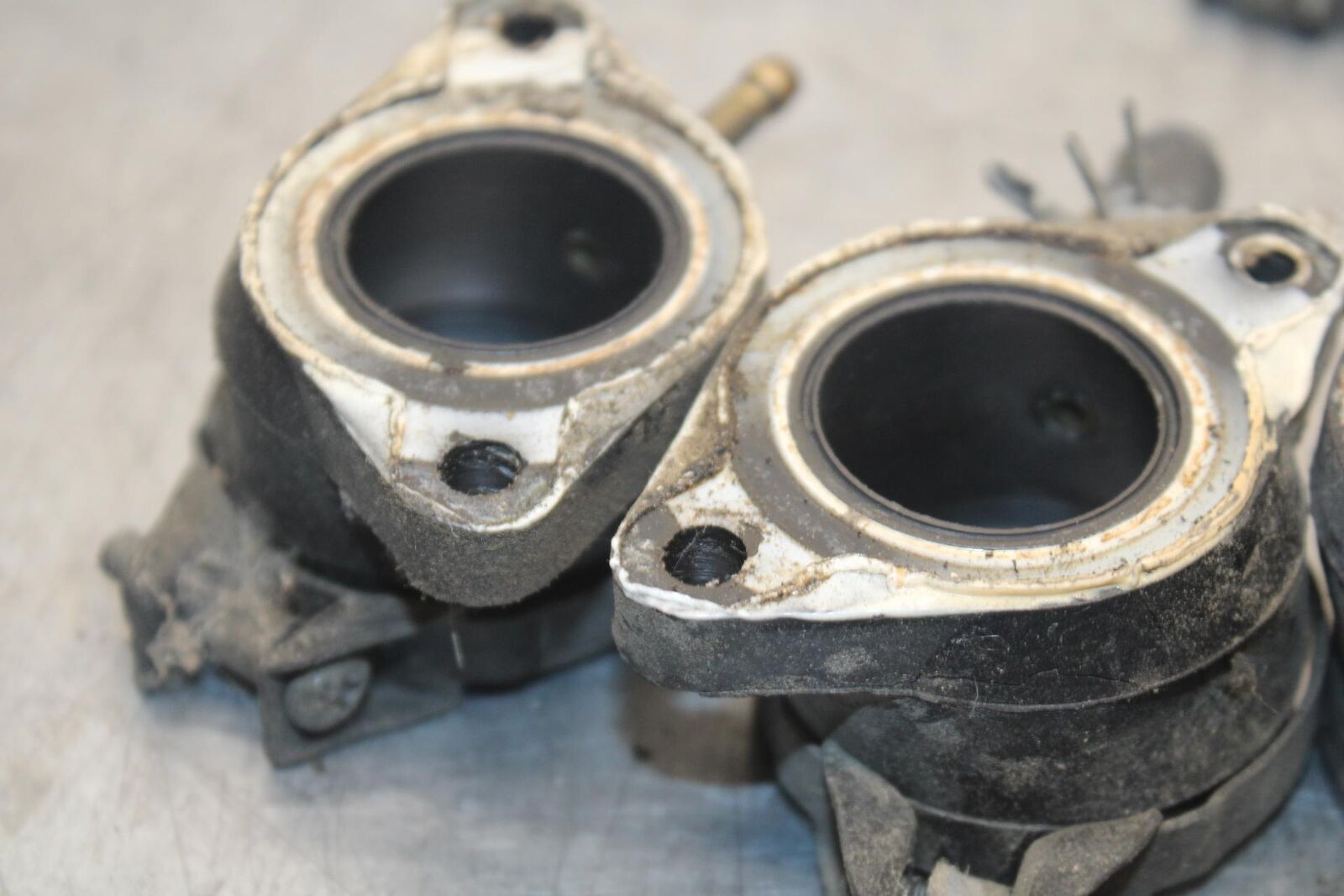 1988 Yamaha FZ600 AIRBOX INTAKE VELOCITY STACKS BB601