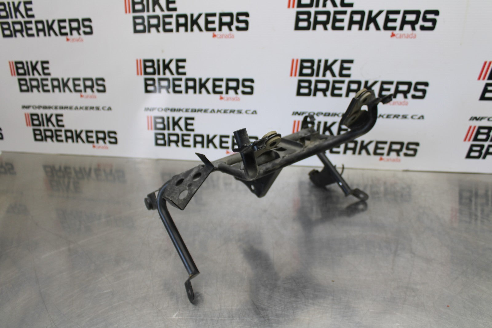 08-18 KAWASAKI KLR650 UPPER FAIRING MIRROR GAUGES STAY BRACKET BB183