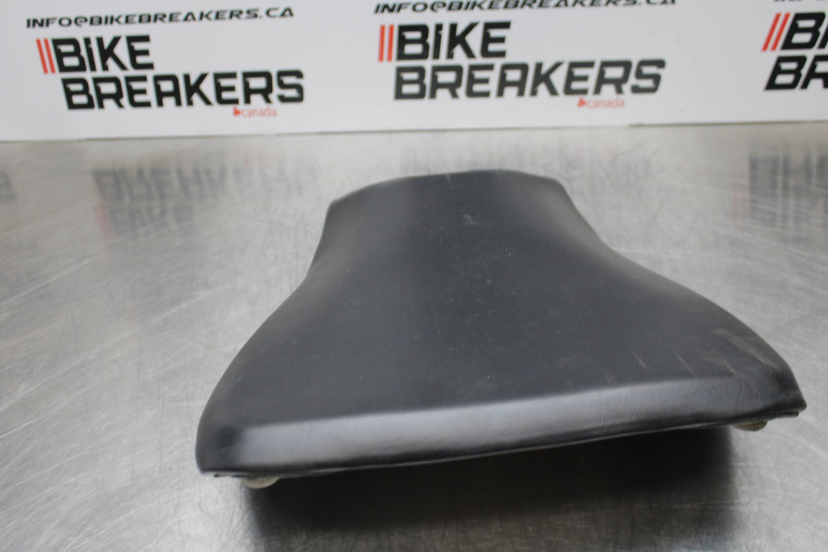 06-07 HONDA CBR1000RR FRONT DRIVERS SEAT PAD SADDLE PILLION BB166