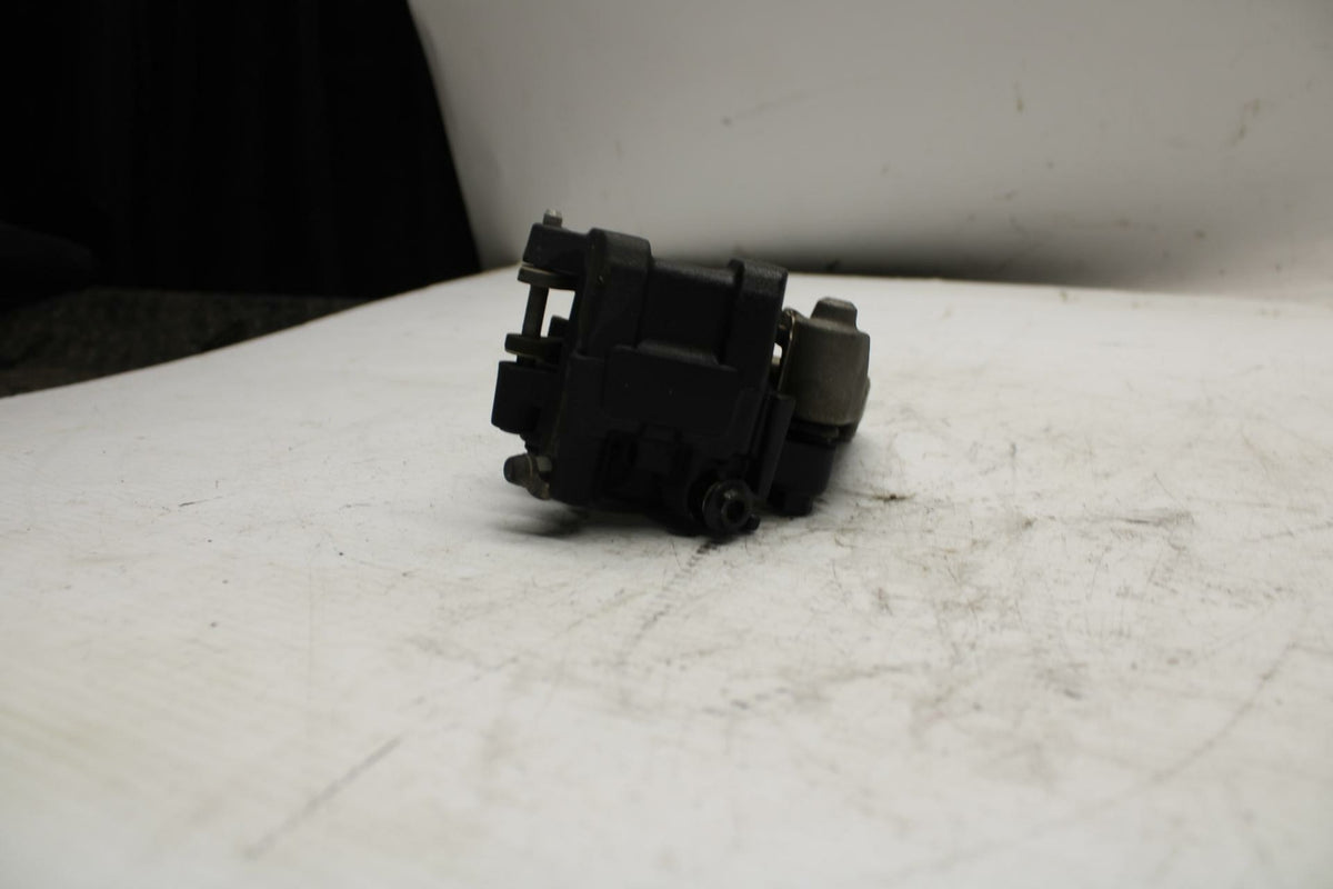 08-17 YAMAHA YZF R6 REAR BACK BRAKE CALIPER W MOUNT BRACKET BB354