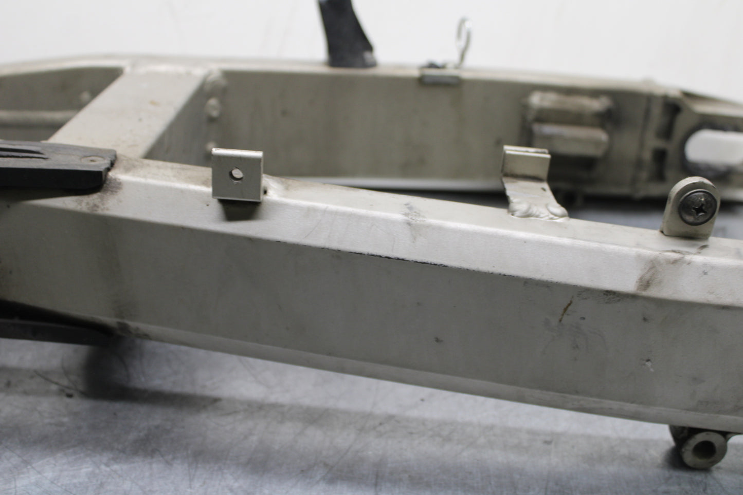 00-02 KAWASAKI NINJA ZX6R REAR SWINGARM BACK SUSPENSION SWING ARM BB750