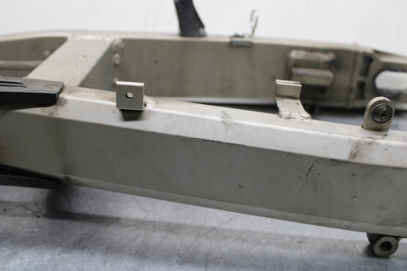 00-02 KAWASAKI NINJA ZX6R REAR SWINGARM BACK SUSPENSION SWING ARM BB750