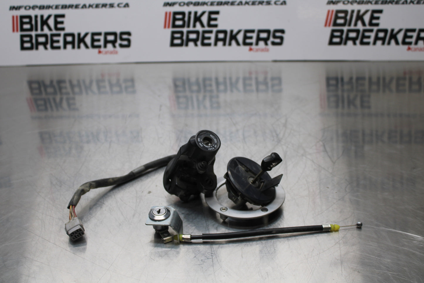 11 SUZUKI GSXR1000 IGNITION LOCK KEY SET W/ GAS CAP AND SEAT LOCK BB142