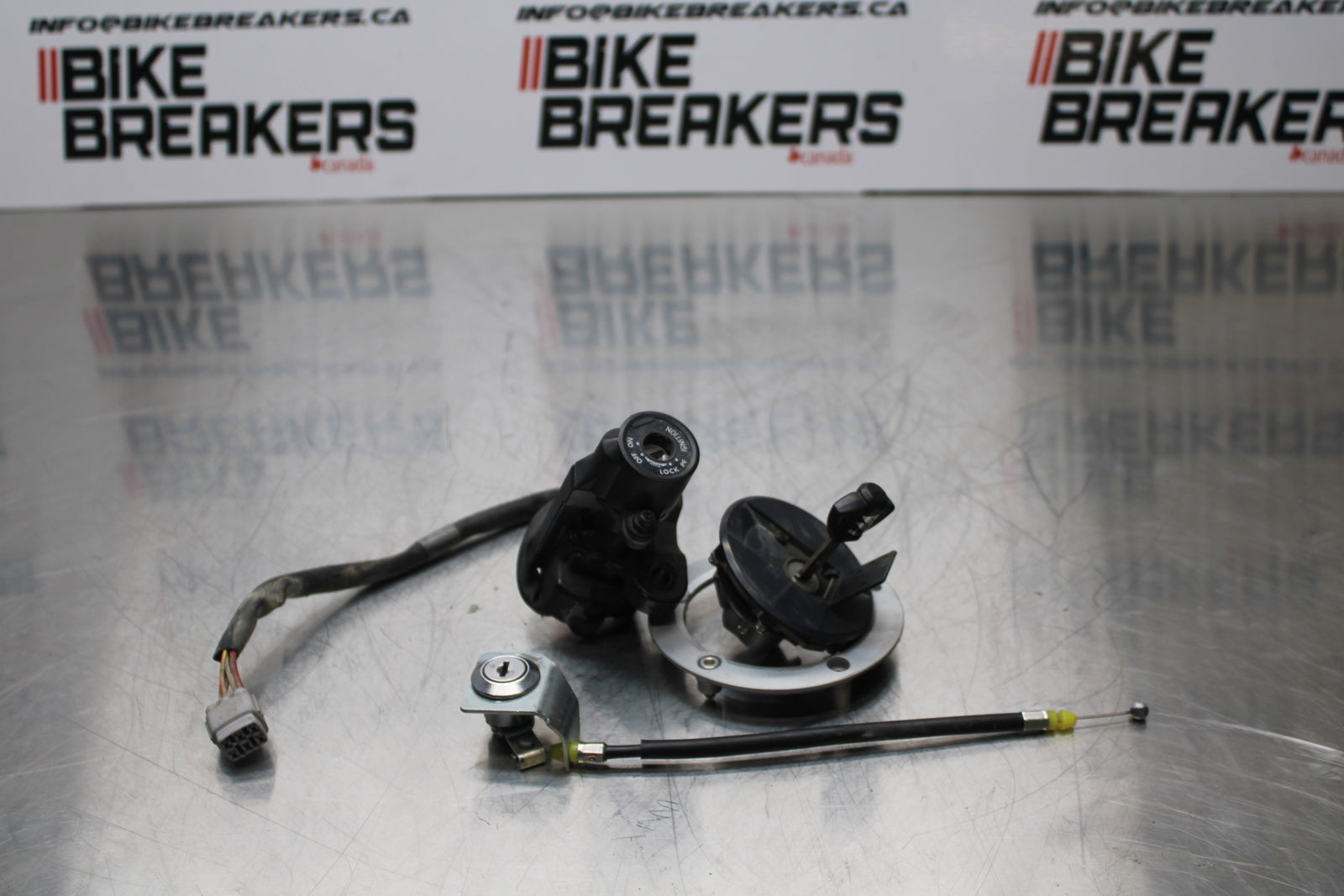 11 SUZUKI GSXR1000 IGNITION LOCK KEY SET W/ GAS CAP AND SEAT LOCK BB142