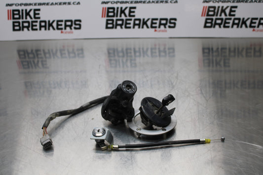 11 SUZUKI GSXR1000 IGNITION LOCK KEY SET W/ GAS CAP AND SEAT LOCK BB142