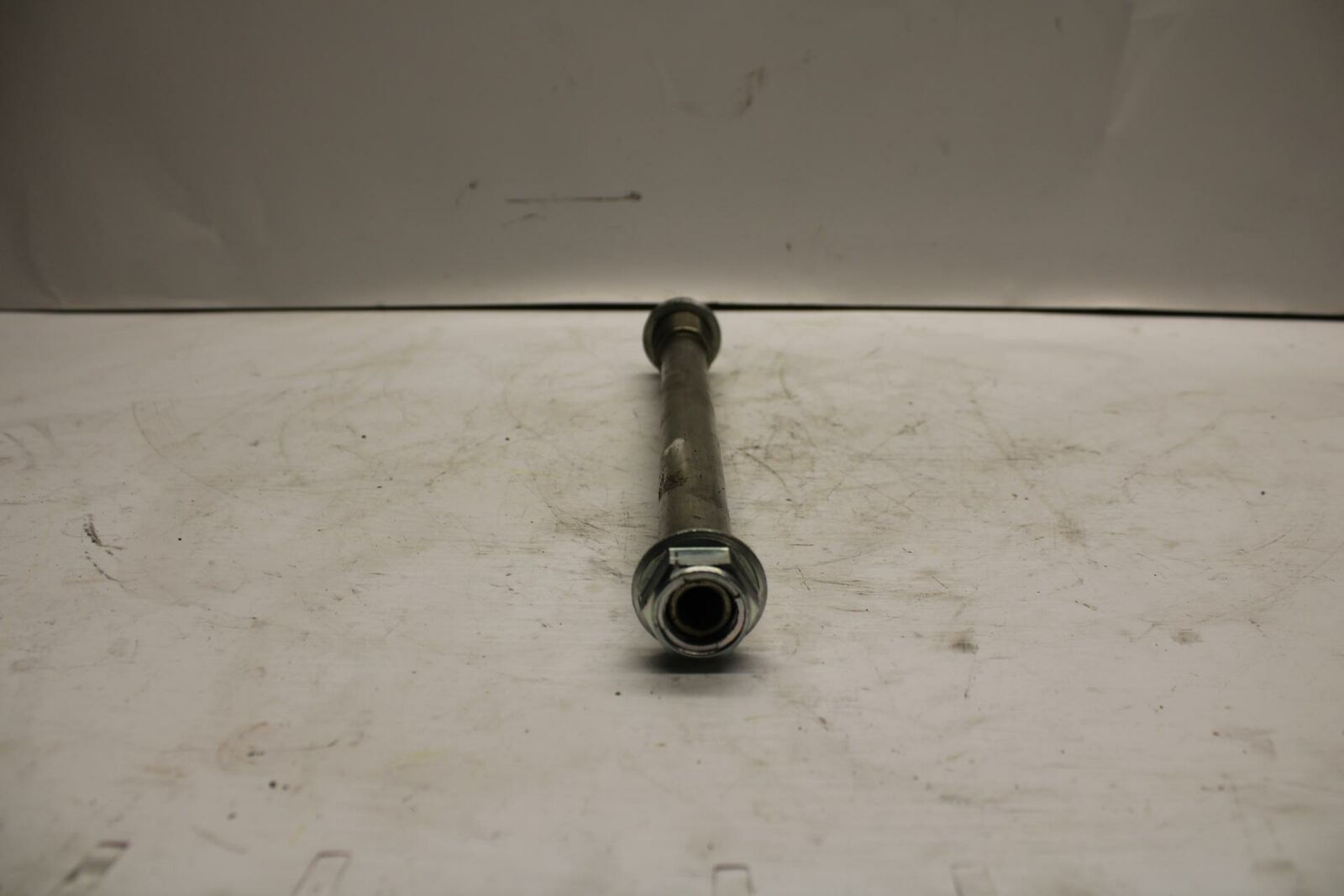 08-09 SUZUKI GSXR600 REAR SWINGARM BOLT SUSPENSION PIVOT AXLE 61211-01H00  BB262