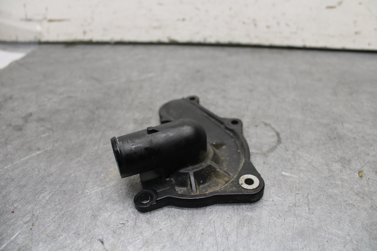 22-24 YAMAHA XSR900 ENGINE WATER COOLANT PUMP COVER BB683