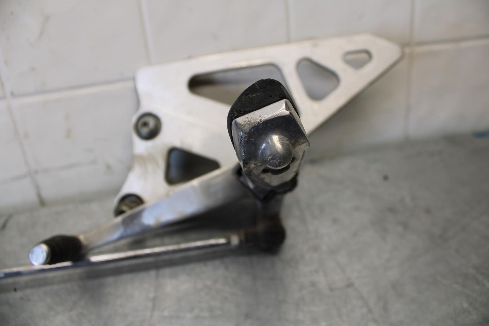 91-92 SUZUKI GSXR1100 GSXR 1100M LEFT REARSET REAR SET FOOT PEG W SHIFTER BB435
