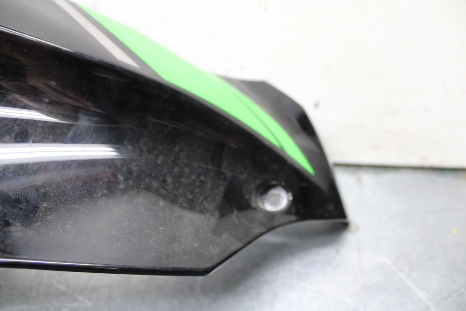16 KAWASAKI NINJA ZX10R RIGHT FRONT SIDE SEAT PANEL TRIM COWL FAIRING BB650