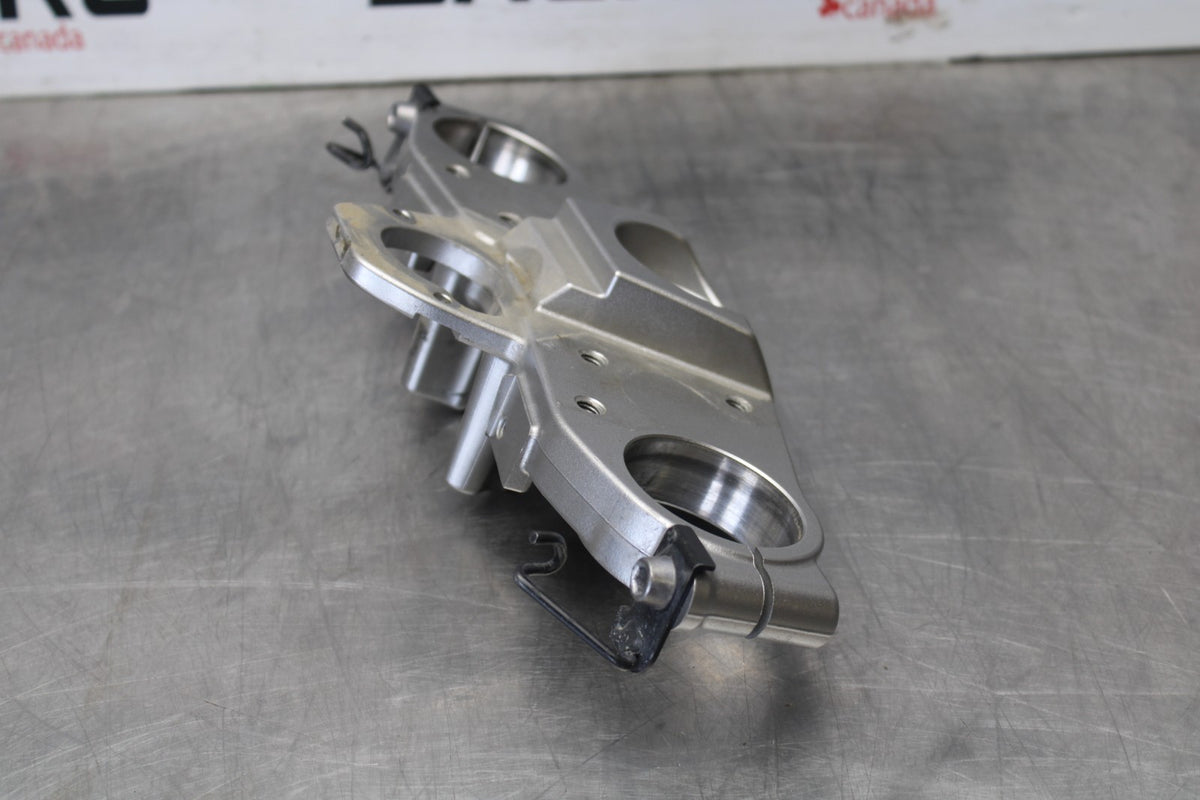 09 KAWASAKI CONCOURS 14 ZG1400B FORKS UPPER TRIPLE TREE CLAMP BB875