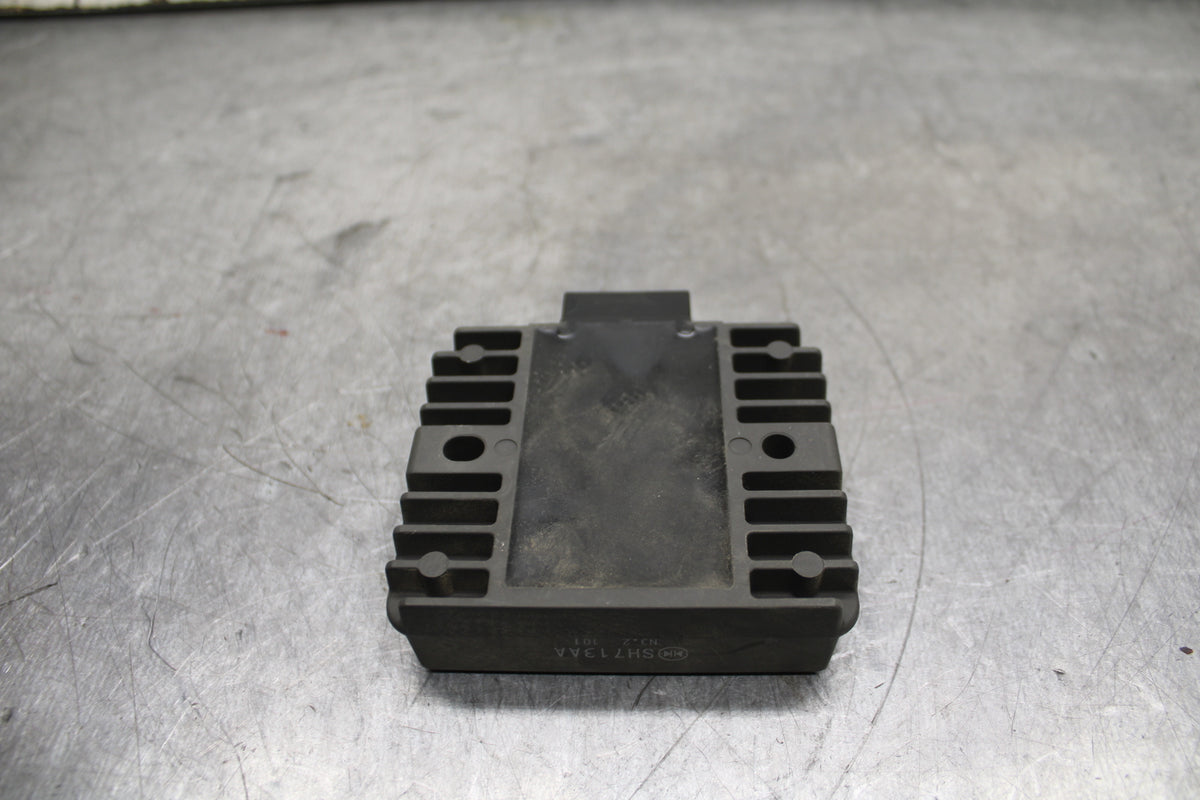 19-24 YAMAHA R3 RECTIFIER VOLTAGE REGULATOR BB736