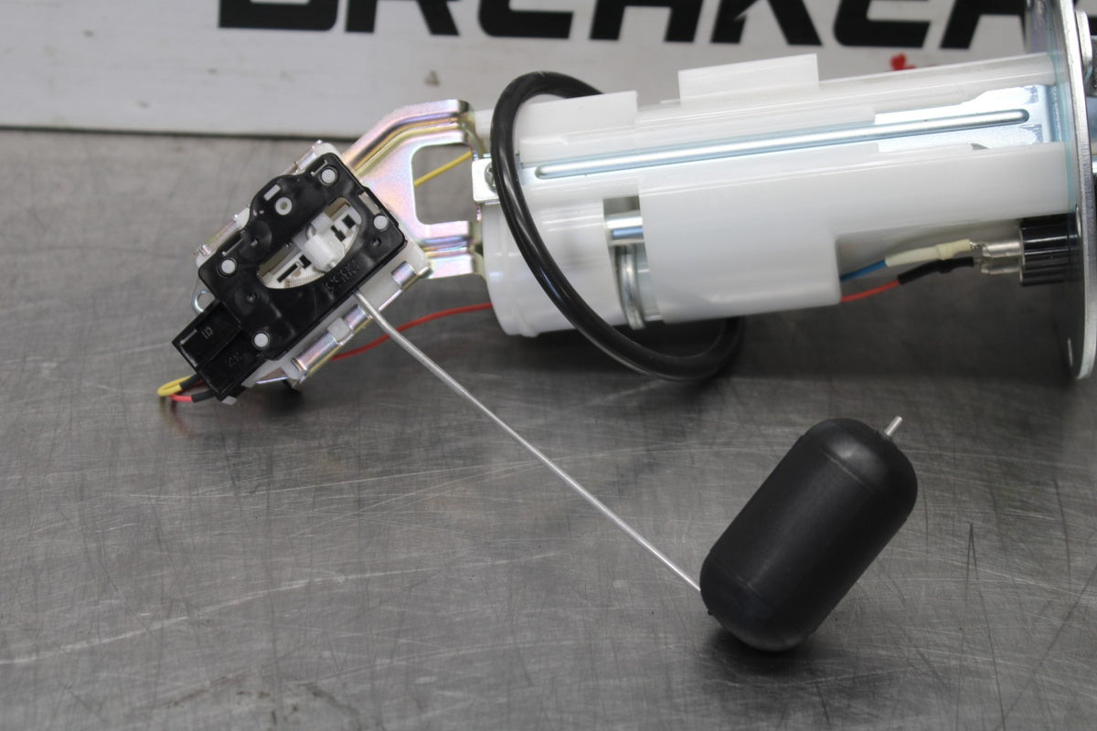 15-26 SUZUKI GSXR600 FUEL PUMP GAS PETROL SENDER UNIT BB888