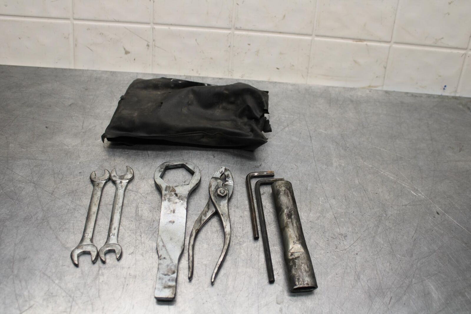 2011 Kawasaki Ninja ZX6R ZX600R STOCK TOOLS OEM TOOL BAG KIT 56007-0098  BB587