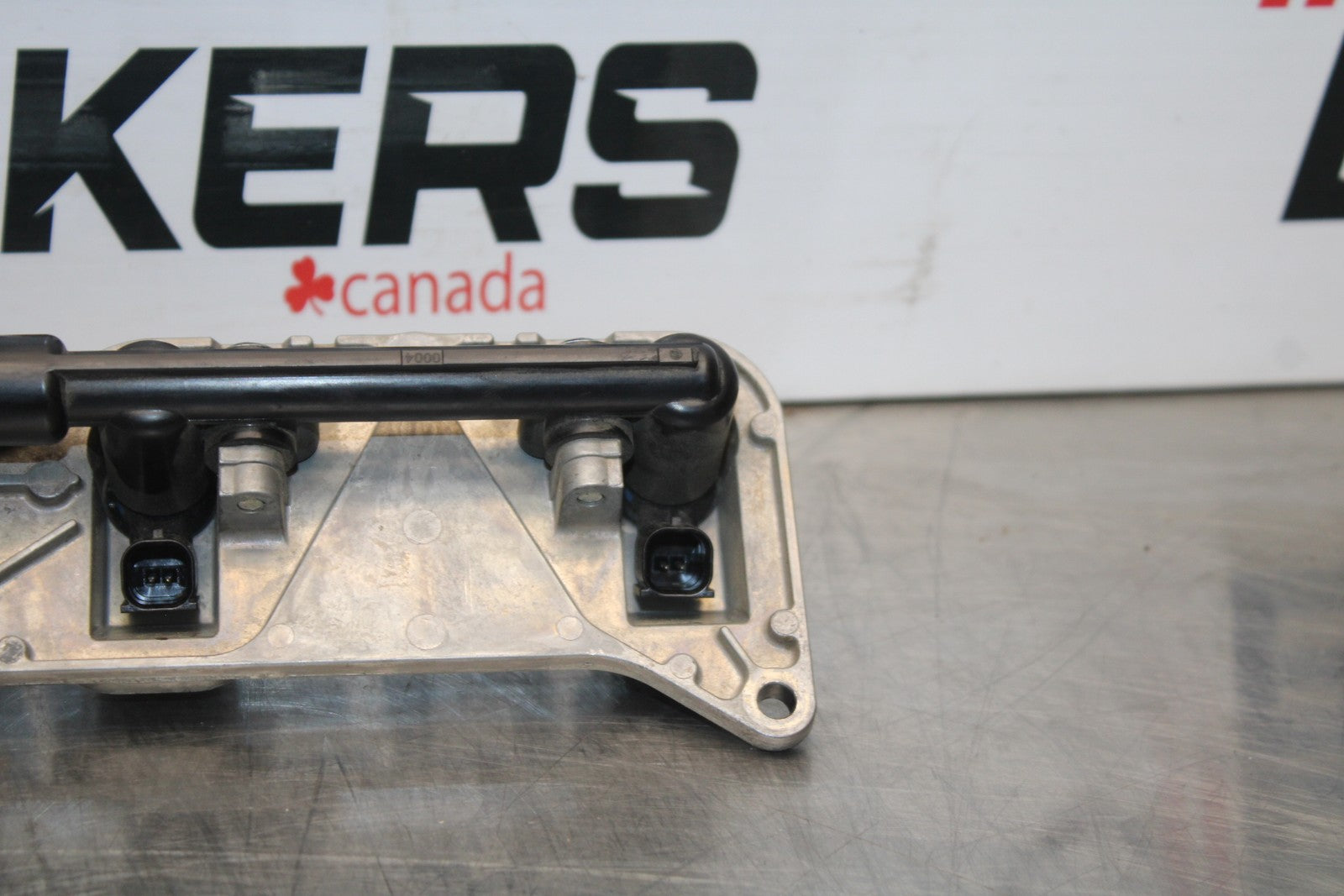 08 KAWASAKI NINJA ZX10R SECONDARY FUEL INJECTORS TOP AIRBOX GAS RAIL BB201