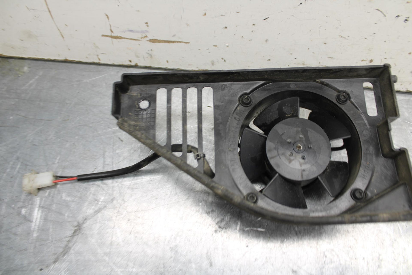 16-18 KTM 690 DUKE ENGINE RADIATOR COOLING FAN BB631