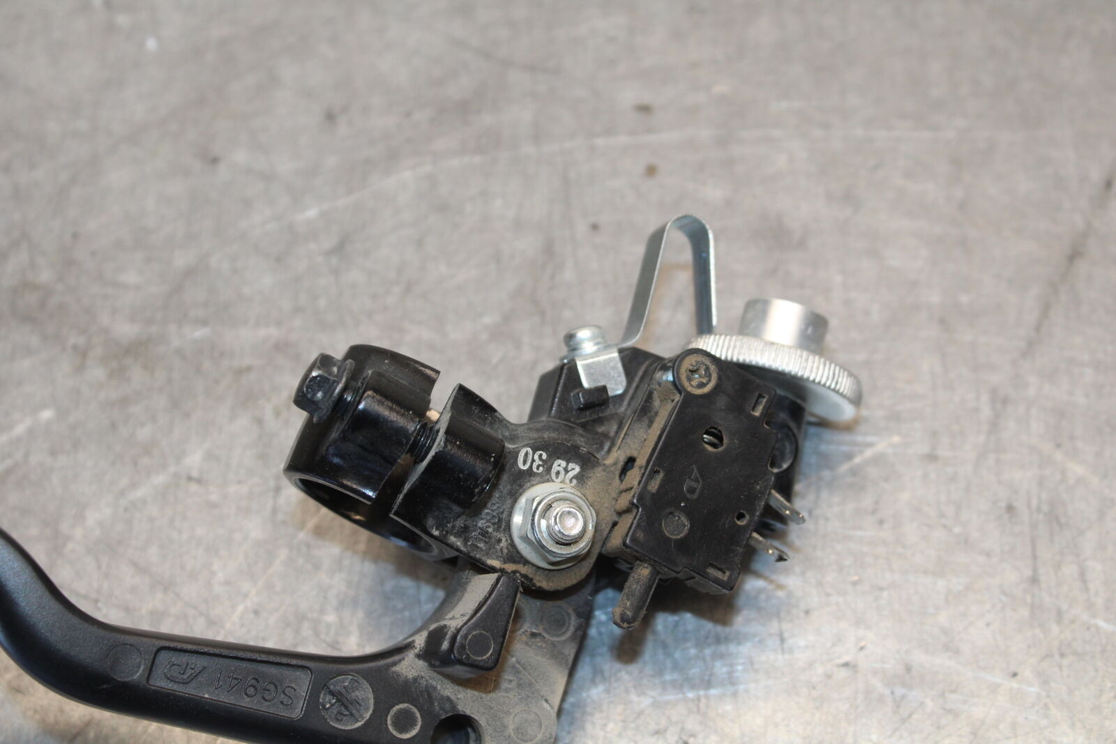 11-24 SUZUKI GSXR750 CLUTCH PERCH MOUNT WITH LEVER BB687