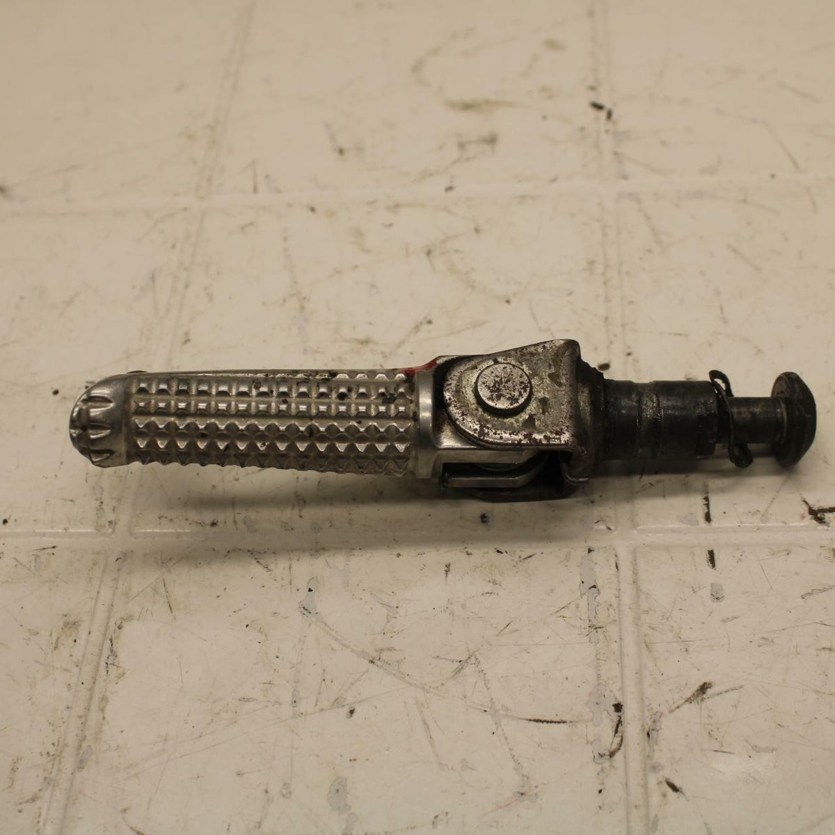 98-99 YAMAHA YZF R1 LEFT FRONT FOOT REST PEG STEP BB16