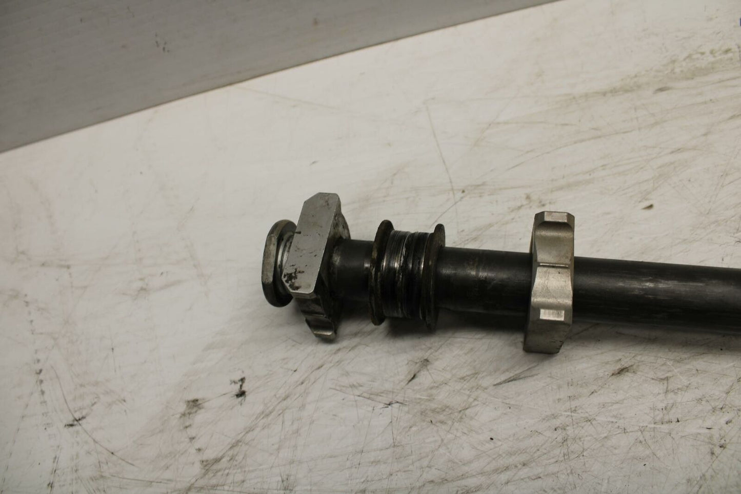 05-06 HONDA CBR600RR REAR AXLE BACK WHEEL PIVOT BOLT AXEL 42301-MEE-D00 BB307