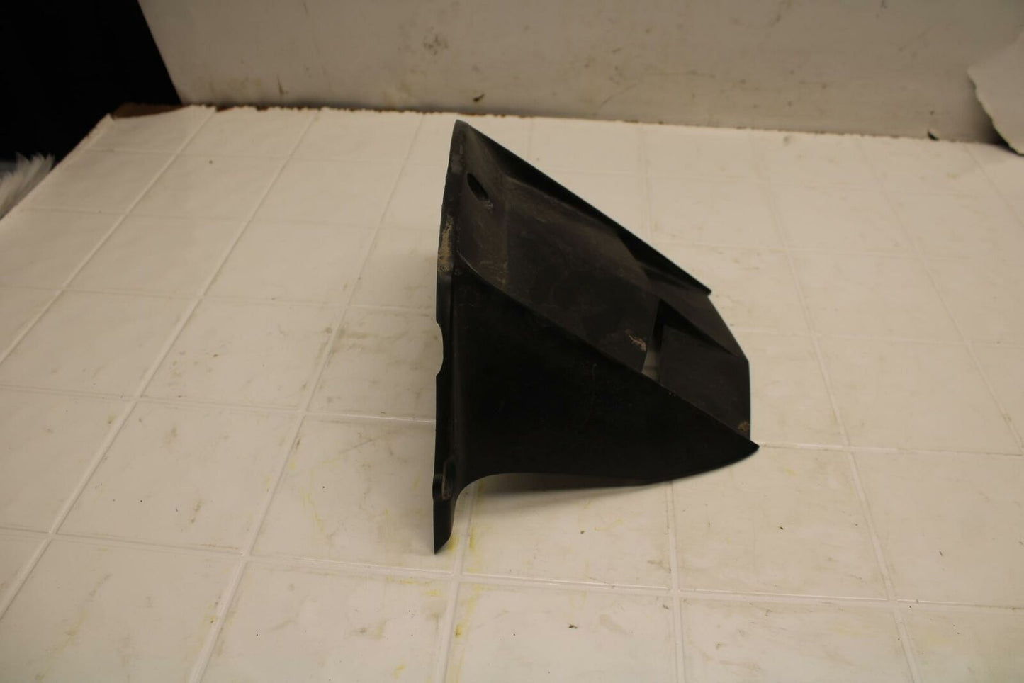 08-16 YAMAHA YZF R6 REAR BACK WHEEL TIRE HUGGER FENDER BB406