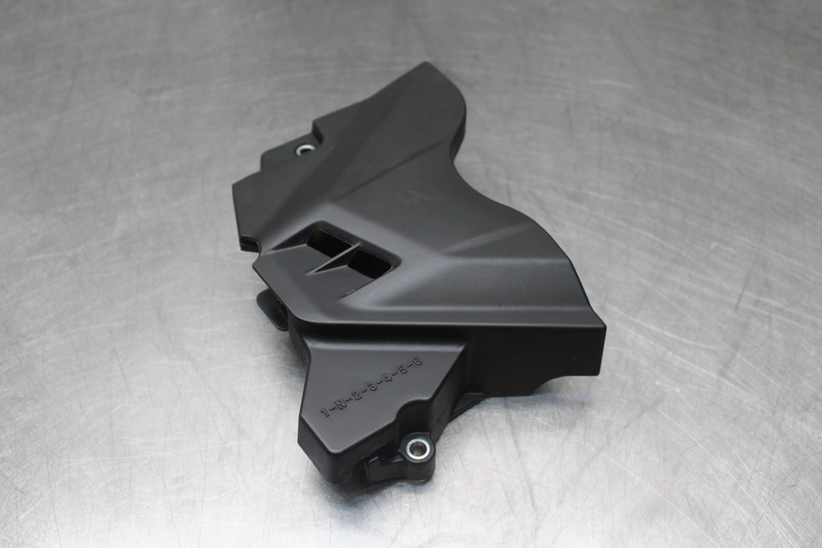 23 YAMAHA YZF R3 ENGINE SPROCKET COVER BB806