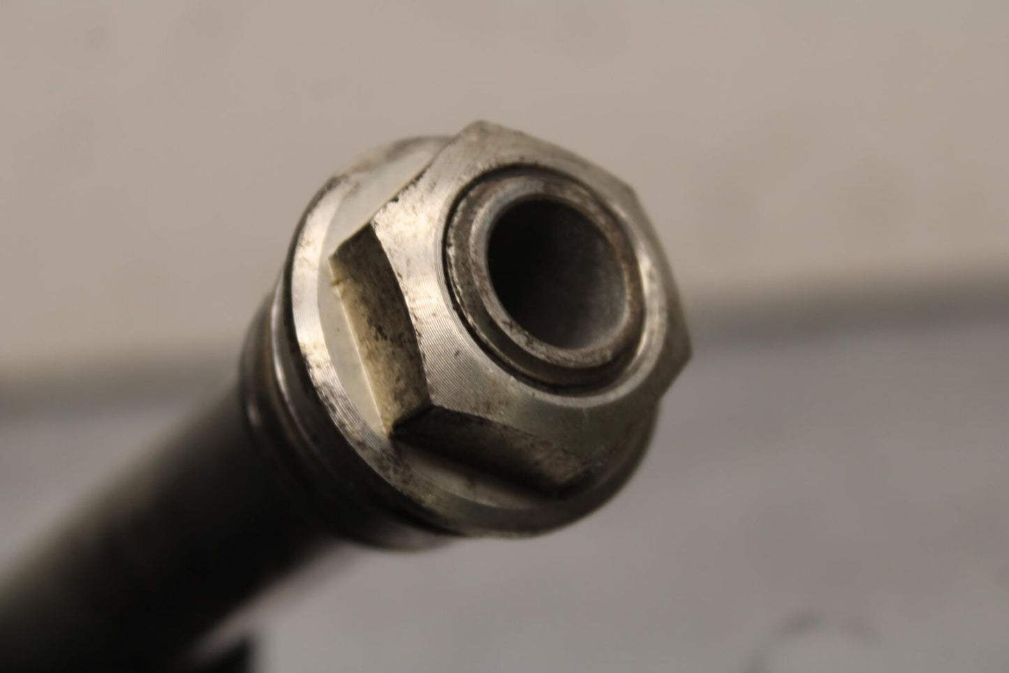 11-23 SUZUKI GSXR 750 FRONT WHEEL RIM AXLE PIVOT BOLT BB630