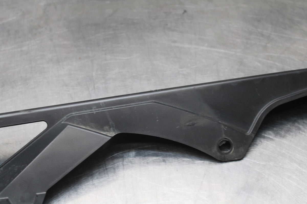 06-07 SUZUKI GSXR 600 REAR BACK DRIVE CHAIN GUARD COVER SHIELD BB822