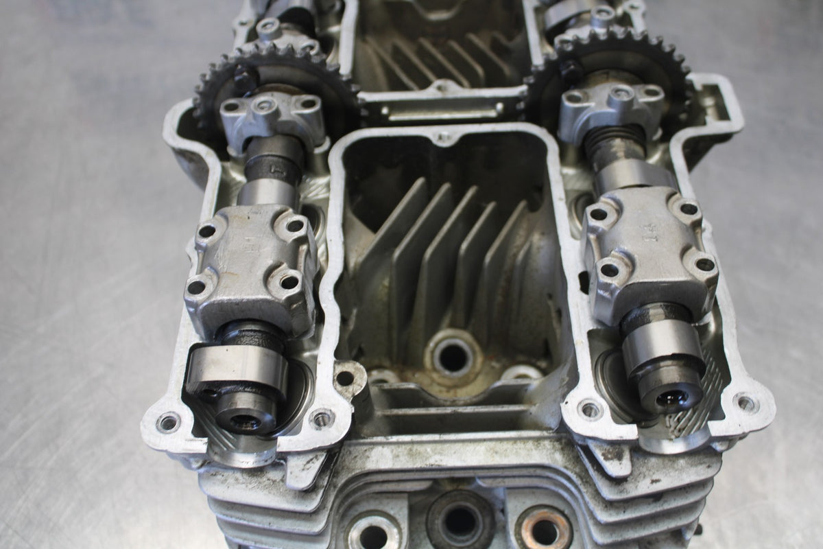 81 YAMAHA MAXIM 550 XJ550 ENGINE TOP END CYLINDER HEAD BB866