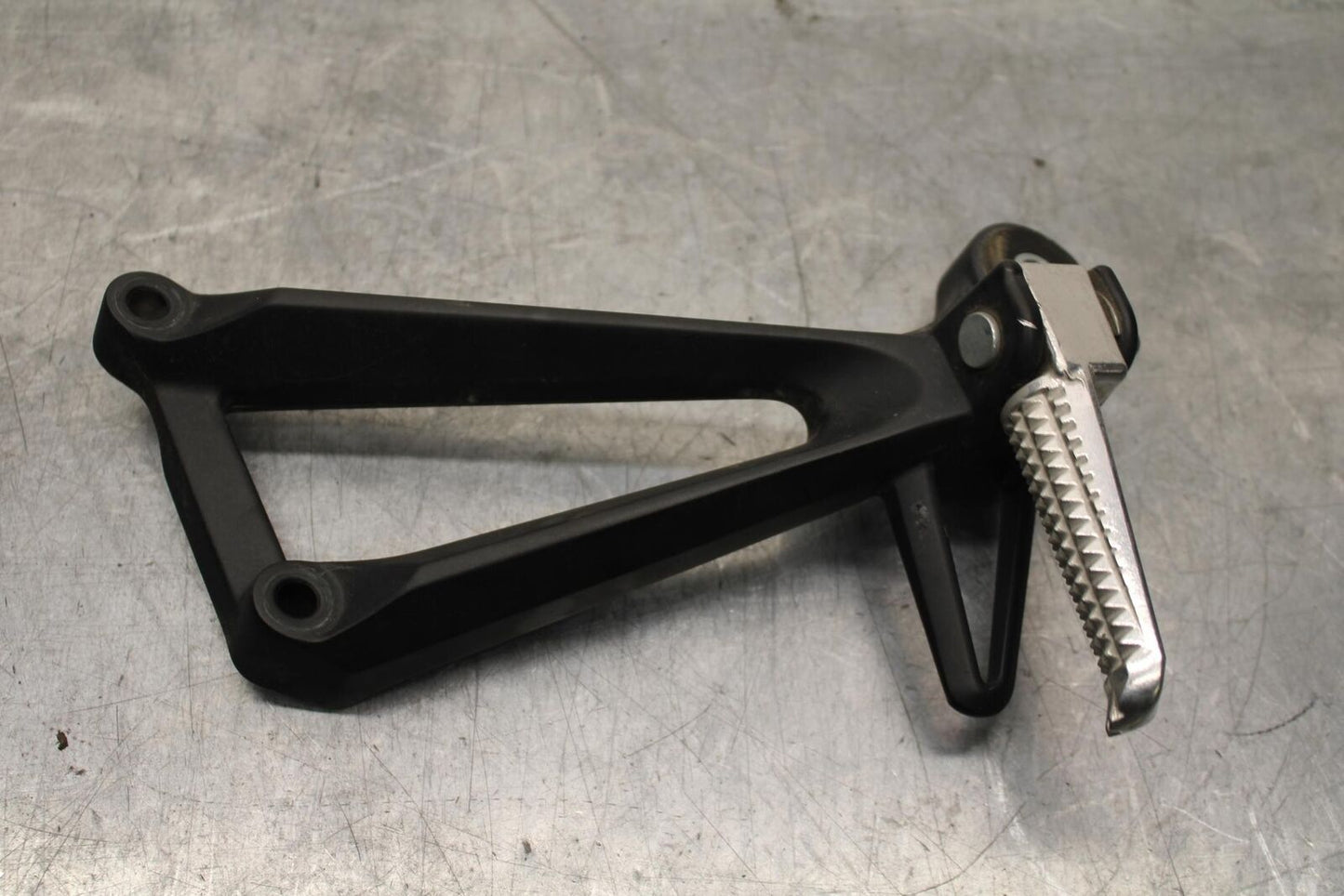 19-21 YAMAHA YZF R3 REAR FOOT RESTS PEGS STEPS SET PAIR BB588