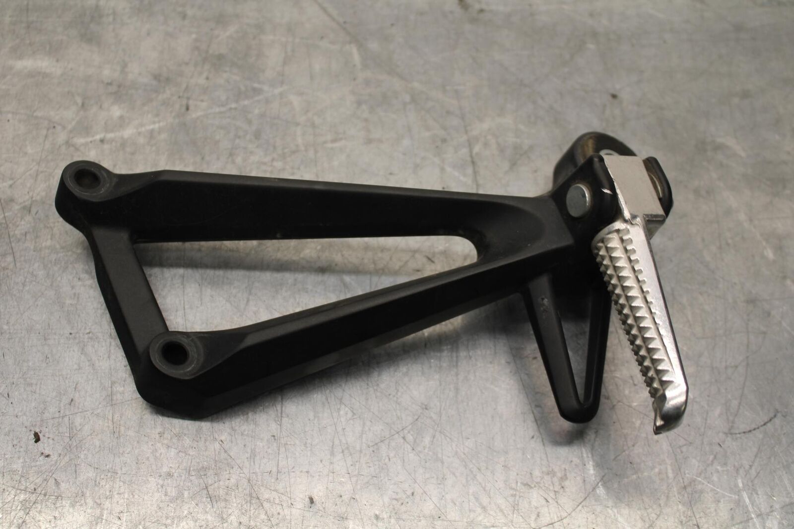 19-21 YAMAHA YZF R3 REAR FOOT RESTS PEGS STEPS SET PAIR BB588