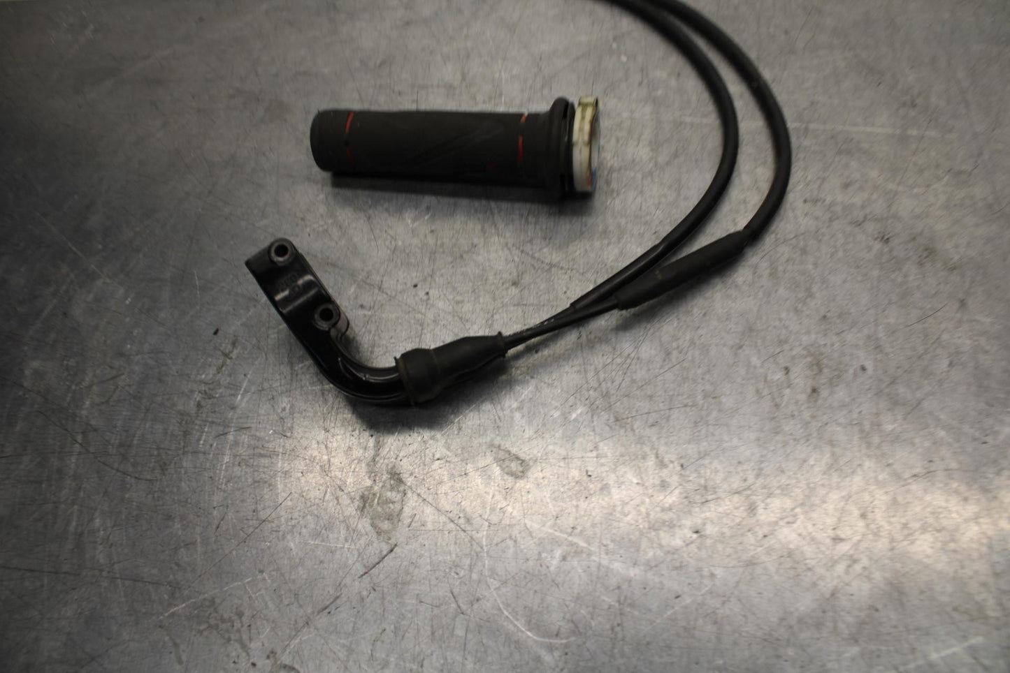 07 YAMAHA YZF R6 2c0 THROTTLE CABLE LINE HOUSING GUIDE 3XW-26282-01-00 BB75