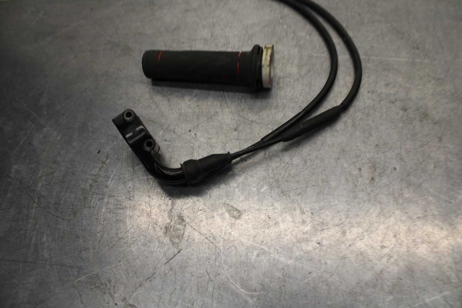 07 YAMAHA YZF R6 2c0 THROTTLE CABLE LINE HOUSING GUIDE 3XW-26282-01-00 BB75