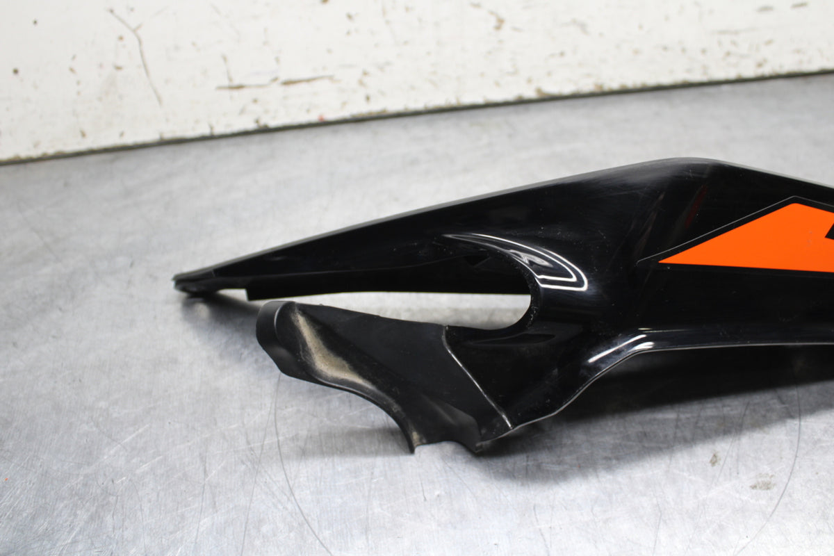17-24 KTM 390 DUKE RIGHT REAR BACK TAIL FAIRING COWL SHROUD BB734