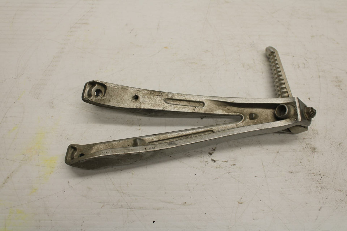 06 YAMAHA YZF R1 RIGHT REAR BACK PASSENGER PEG  BB282