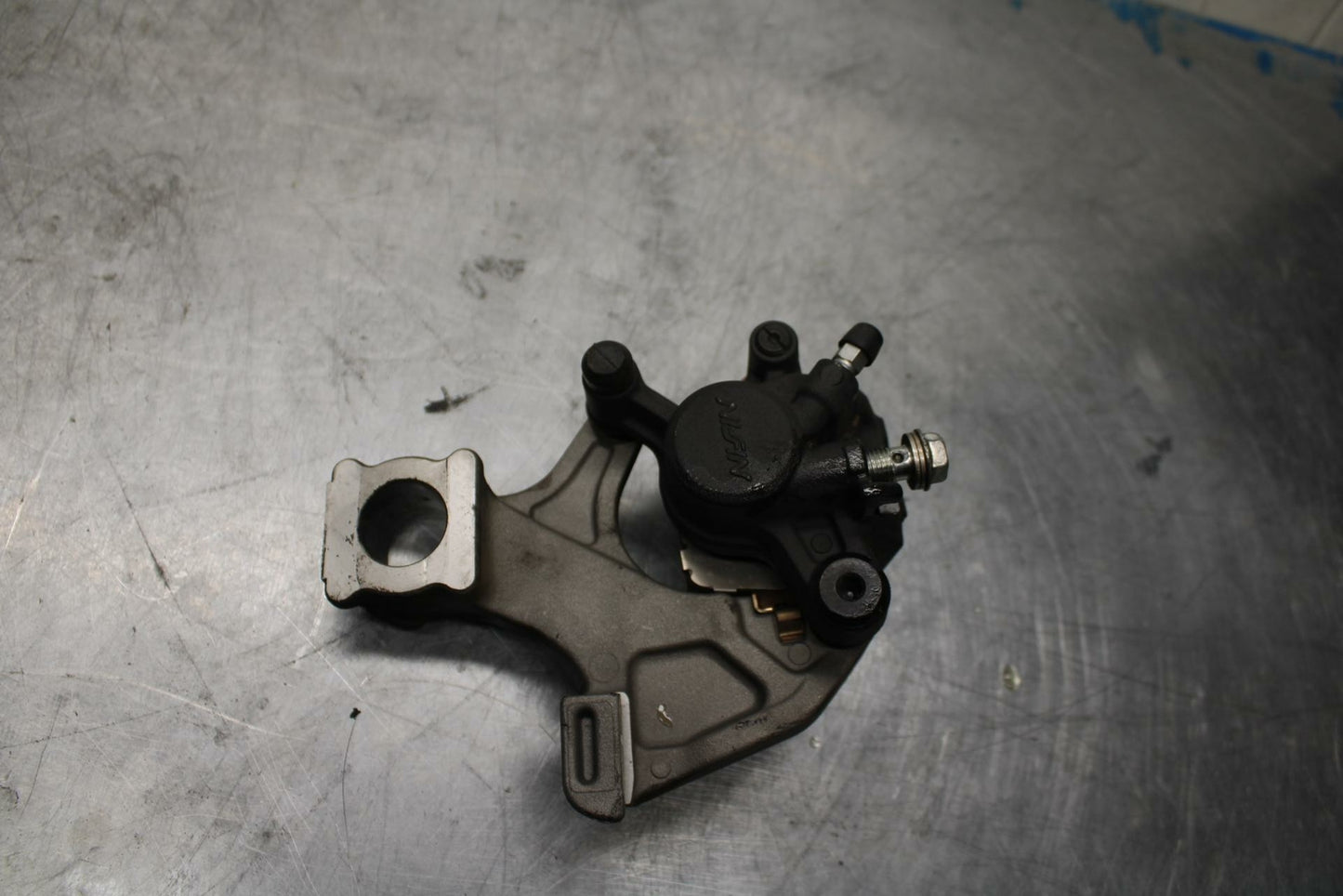 11-22 SUZUKI GSXR600 REAR BACK BRAKE CALIPER W MOUNT BRACKET BB417