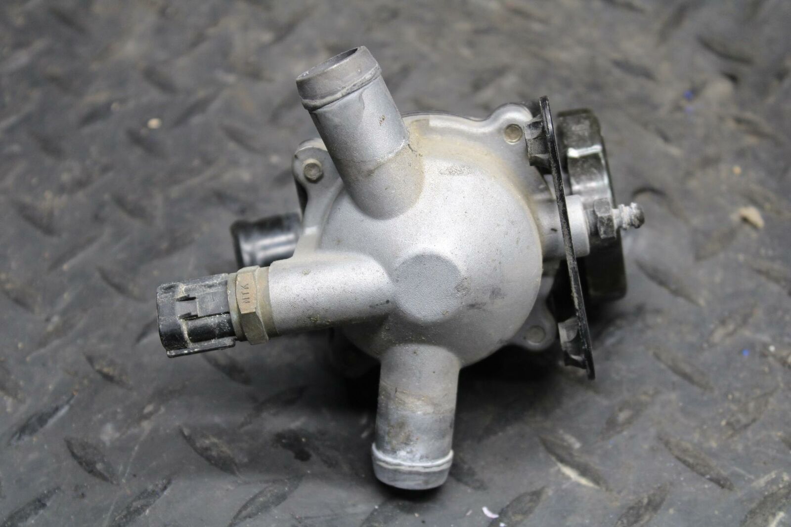 05-06 KAWASAKI VULCAN 1500 VN1500 CLASSIC THERMOSTAT W HOUSING ASSEMBLY BB220