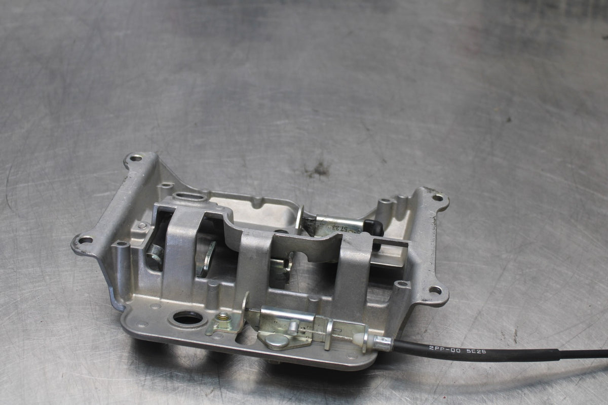 15-17 YAMAHA FJ09 REAR PASSENGER SEAT LATCH LOCK ASSEMBLY BB906