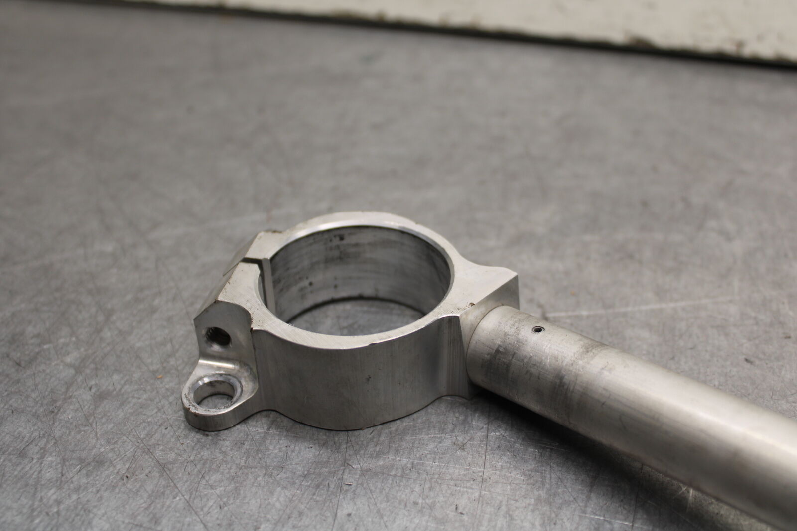 16 KAWASAKI NINJA ZX10R LEFT CLIP ON HANDLEBAR 46003-0657 BB650