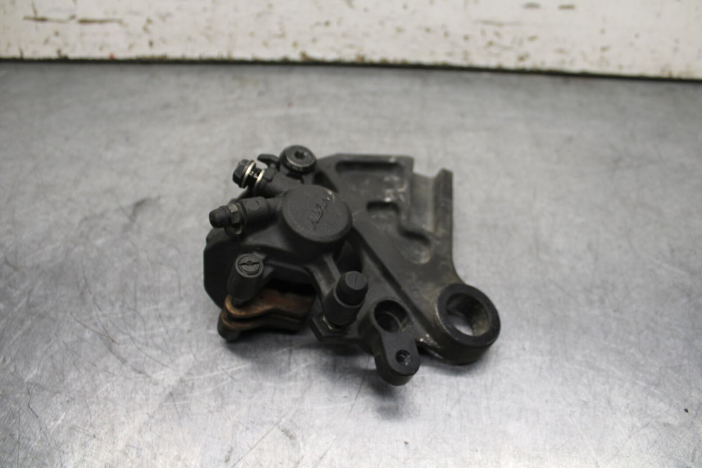 13-17 KAWASAKI NINJA ZX6R ZX636E REAR BACK BRAKE CALIPER W MOUNT BRACKET BB735