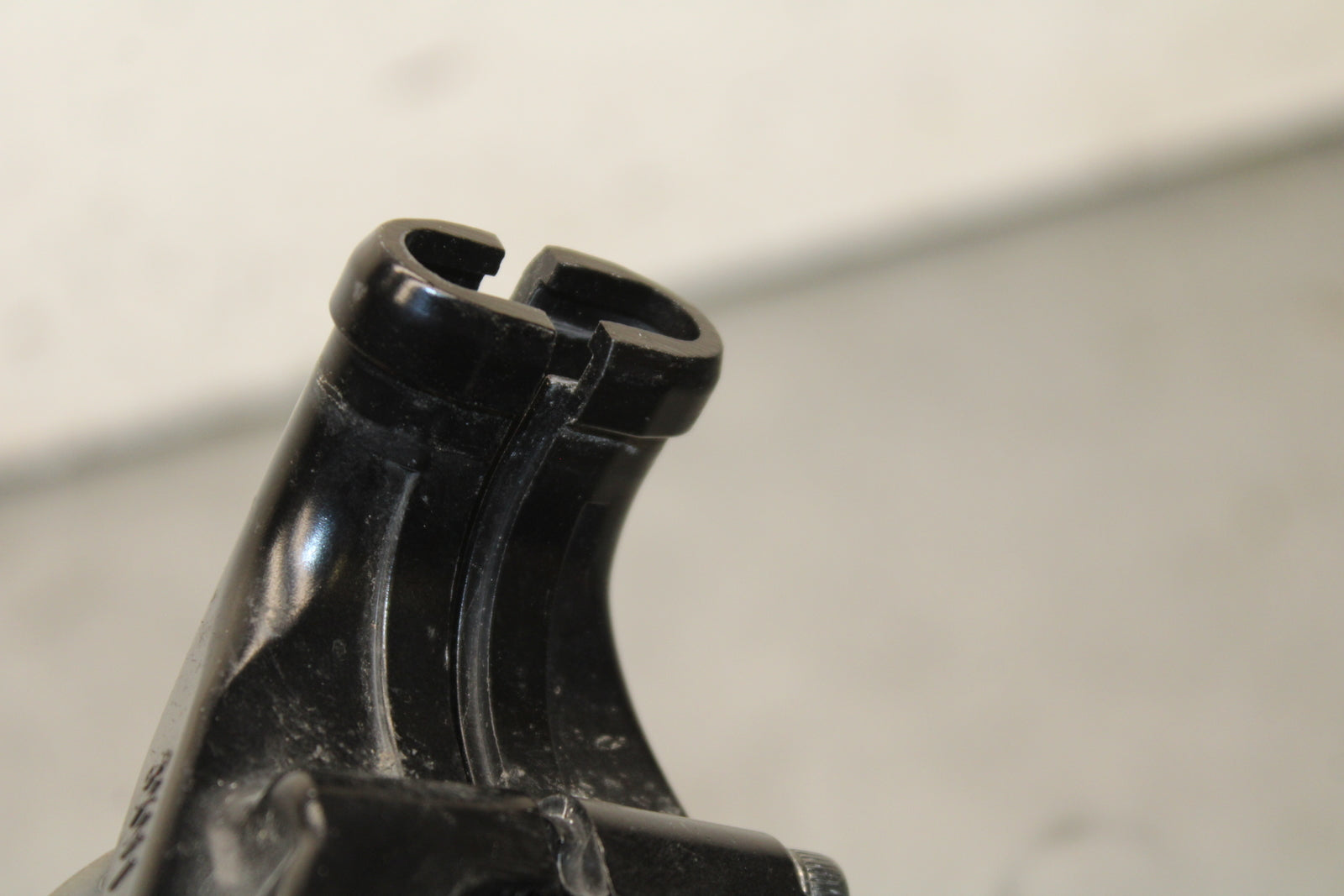 16-21 YAMAHA XSR900 THROTTLE CABLE LINE HOUSING GUIDE BB664