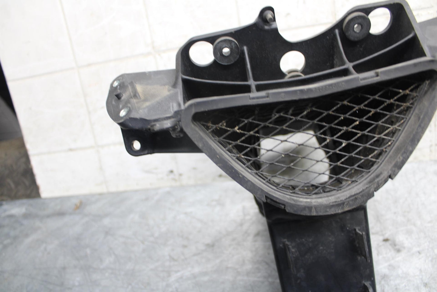 2009 Kawasaki Ninja ZX6R ZX600R UPPER FAIRING MIRROR GAUGES STAY BRACKET BB538