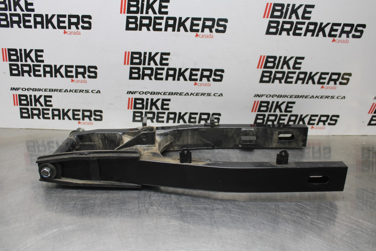 15 SUZUKI GW250F REAR SWINGARM BACK SUSPENSION SWING ARM BB789